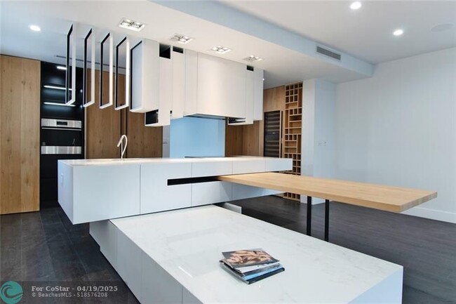 26 SE 10th Ave in Fort Lauderdale, FL - Foto de edificio - Building Photo