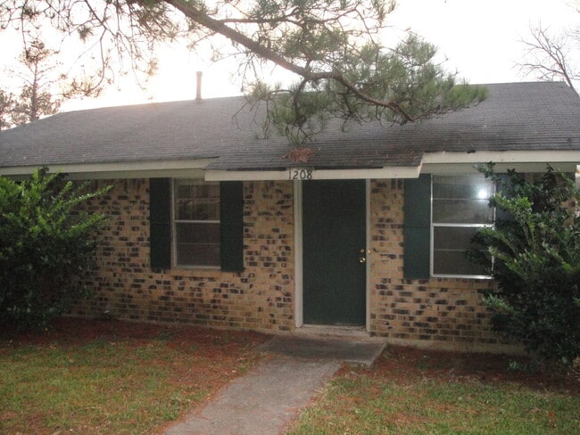 1208 N Pines Dr in Shreveport, LA - Building Photo - Building Photo