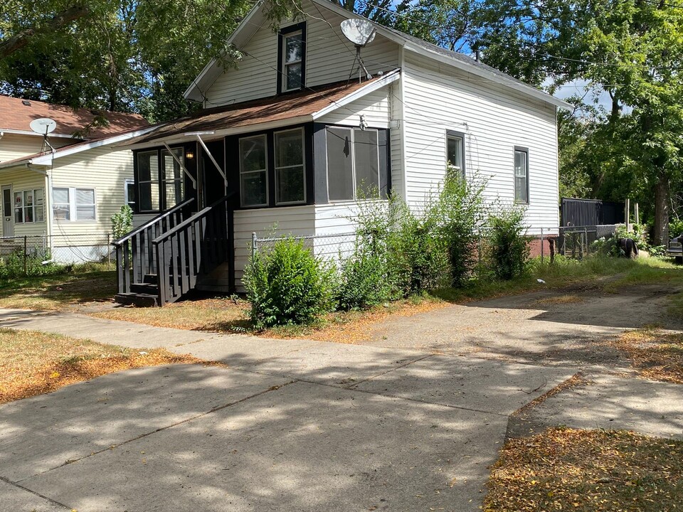 1610 N Burdick St in Kalamazoo, MI - Foto de edificio