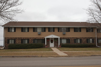 The Meadows in West Bend, WI - Foto de edificio - Building Photo