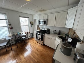 55 Cedar St, Unit 3R in Somerville, MA - Building Photo - Building Photo