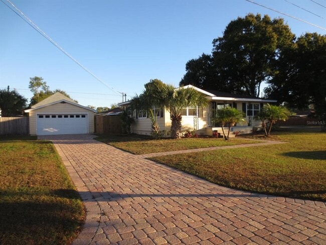property at 2501 W Lemon St