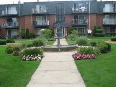 Brittany Court in La Grange, IL - Building Photo