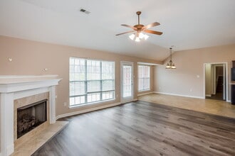 5882 Tommy Joe Dr in Southaven, MS - Foto de edificio - Building Photo