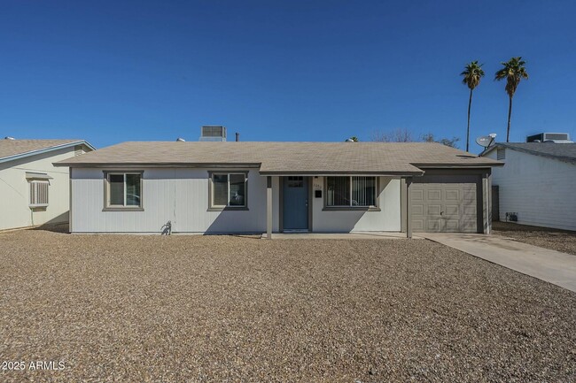 3650 E Eugie Ave in Phoenix, AZ - Foto de edificio - Building Photo