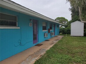 2021 Pennsylvania Ave-Unit -5 in Englewood, FL - Building Photo - Building Photo