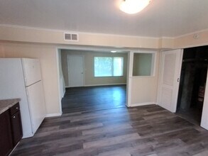 2265 Delton Ct in Westland, MI - Building Photo - Building Photo