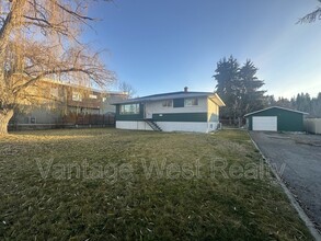 679 McClure Rd in Kelowna, BC - Building Photo - Building Photo