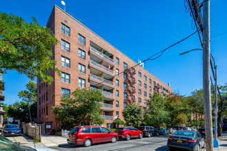 1535 E 14th St in Brooklyn, NY - Foto de edificio - Building Photo