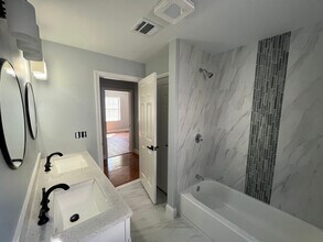 72 Roanoke St in Providence, RI - Building Photo - Building Photo