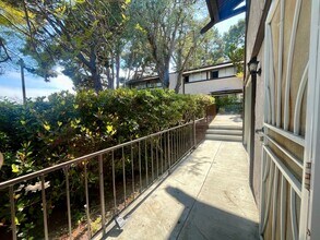 382 Miraleste Dr in Los Angeles, CA - Building Photo - Building Photo