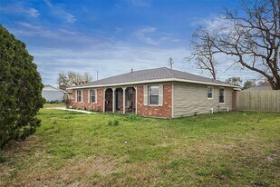 5303 Heatherbrook Dr in Houston, TX - Building Photo