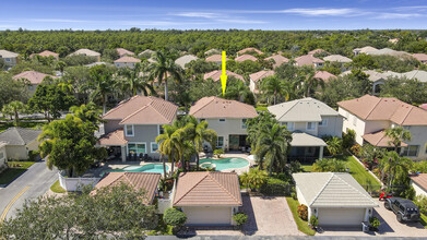 8210 Calterra Dr in Palm Beach Gardens, FL - Building Photo - Building Photo