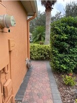656 English Lake Dr, Unit 2 in Winter Garden, FL - Building Photo