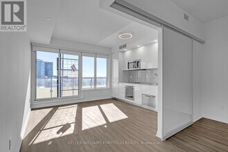 75 Canterbury Pl in Toronto, ON - Building Photo - Building Photo