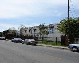 Pomona Townhouse Apartments in Costa Mesa, CA - Building Photo