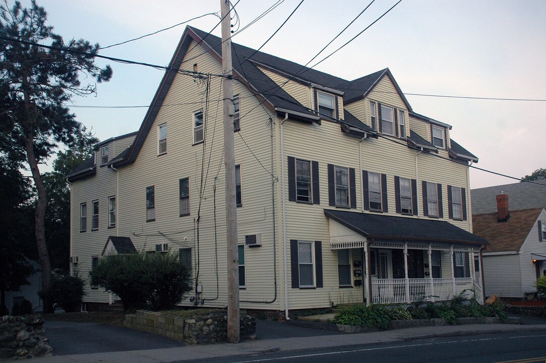 William Griffin Fuller House in Stoneham, MA - Foto de edificio