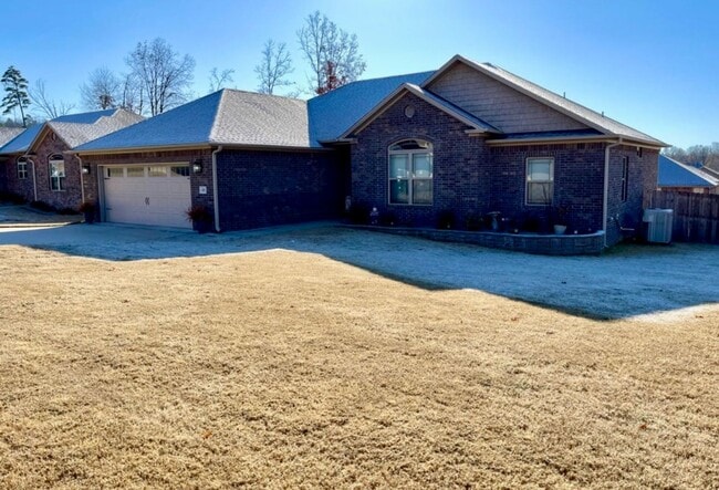 202 Crestwood Ln in Russellville, AR - Building Photo - Building Photo