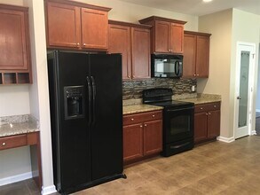 715 Canyon Dr in Savannah, GA - Foto de edificio - Building Photo