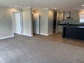 48571 Lakeview Cir in Shelby Township, MI - Building Photo - Building Photo