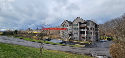 101 Country Meadow Ln, Unit 306. in Bridgeport, WV - Building Photo - Building Photo