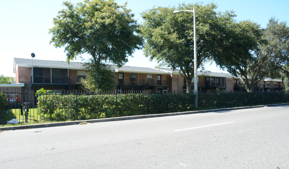 Lake Tyler Condominium in Orlando, FL - Building Photo