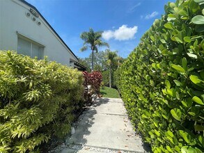 200 NE 110th St in Miami, FL - Building Photo - Building Photo
