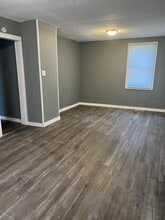 2536 NE Monroe St in Peoria, IL - Building Photo - Building Photo