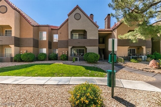 2200 S Fort Apache Rd in Las Vegas, NV - Building Photo - Building Photo
