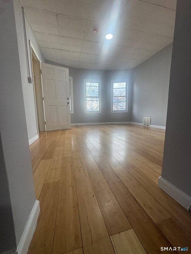 52 Ives Ct in Bridgeport, CT - Building Photo - Building Photo