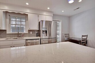 169 1/2 King St in Charleston, SC - Foto de edificio - Building Photo