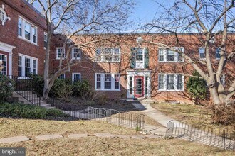 1902 N Rhodes St in Arlington, VA - Building Photo - Building Photo