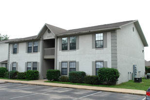 Oak Tree Park Apartments in Fort Walton Beach, FL - Building Photo