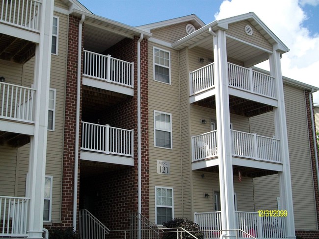 Summit Valley Apartments in Pacific, MO - Building Photo - Building Photo