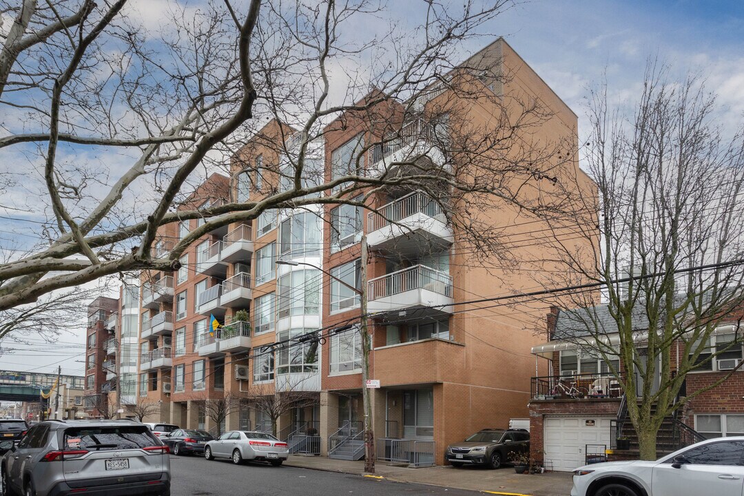 Village Terrace Condominiums in Brooklyn, NY - Building Photo