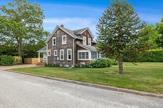 19 New Jersey Ave in Bellport, NY - Building Photo - Building Photo