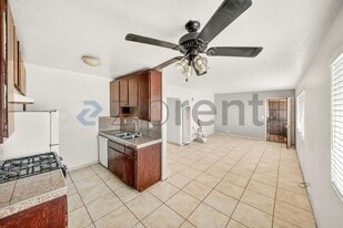 1115 252nd St in Los Angeles, CA - Building Photo