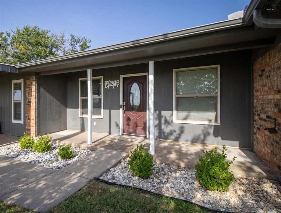 717 N W Ave in Holliday, TX - Foto de edificio
