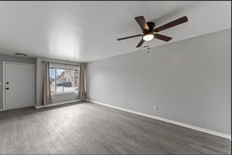 Masonic Estates in Warren, MI - Foto de edificio - Building Photo