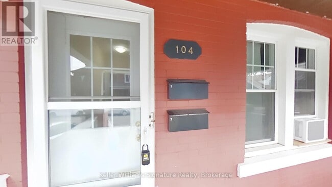 property at 104-104 Rosslyn Ave N