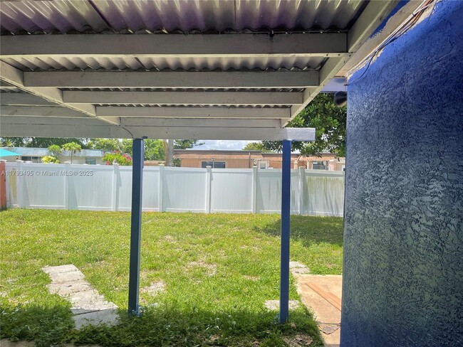 7811 NW 66th Terrace in Tamarac, FL - Building Photo - Building Photo