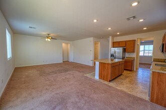 3863 Summit Ave in Pahrump, NV - Foto de edificio - Building Photo