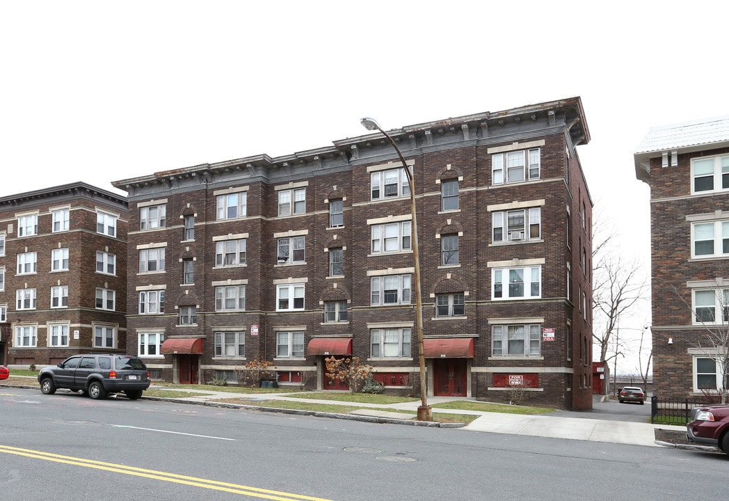 56-60 Fort Pleasant Ave in Springfield, MA - Foto de edificio