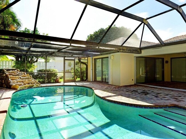 property at 5979 Pinebrook Dr