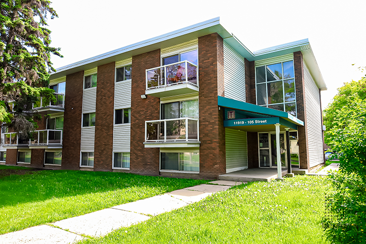 Grand Apartments in Edmonton, AB - Building Photo