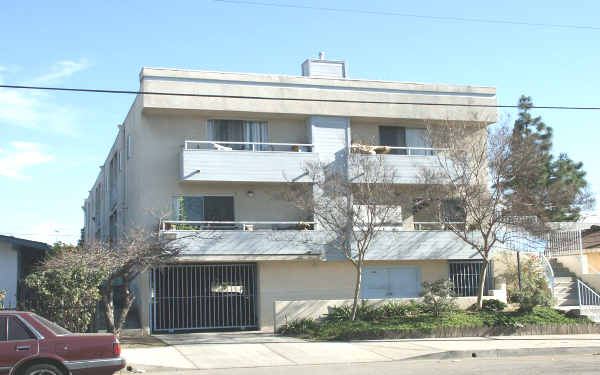 6326 Hazeltine Ave in Van Nuys, CA - Building Photo - Building Photo