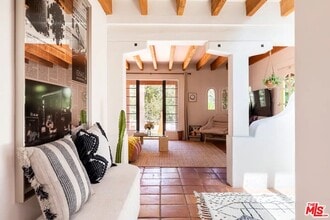 3539 Canon Dr in Calabasas, CA - Building Photo - Building Photo