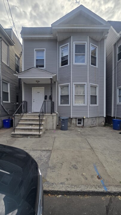 830 S 18th St in Newark, NJ - Building Photo