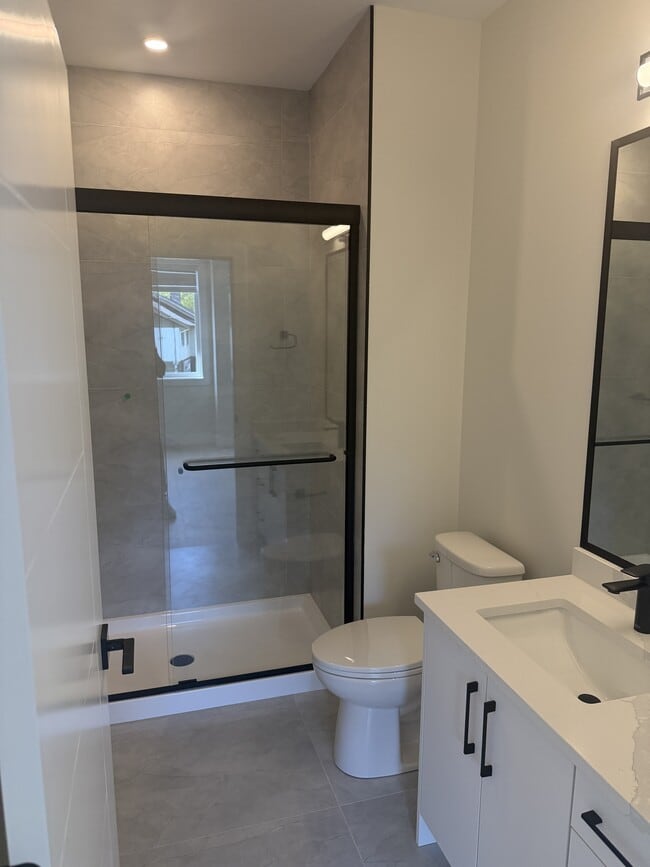 6 Leam Rd in Nanaimo, BC - Building Photo - Building Photo