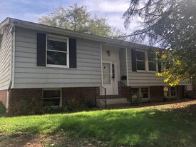 21 Oakland Ave, Unit Unit 3 in Wheeling, WV - Building Photo